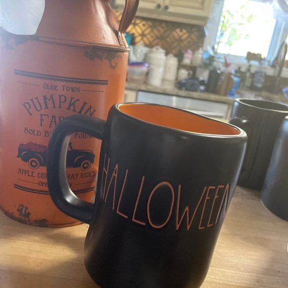 Rae Dunn 2019 Happy Halloween Mug - Picture 2 of 6